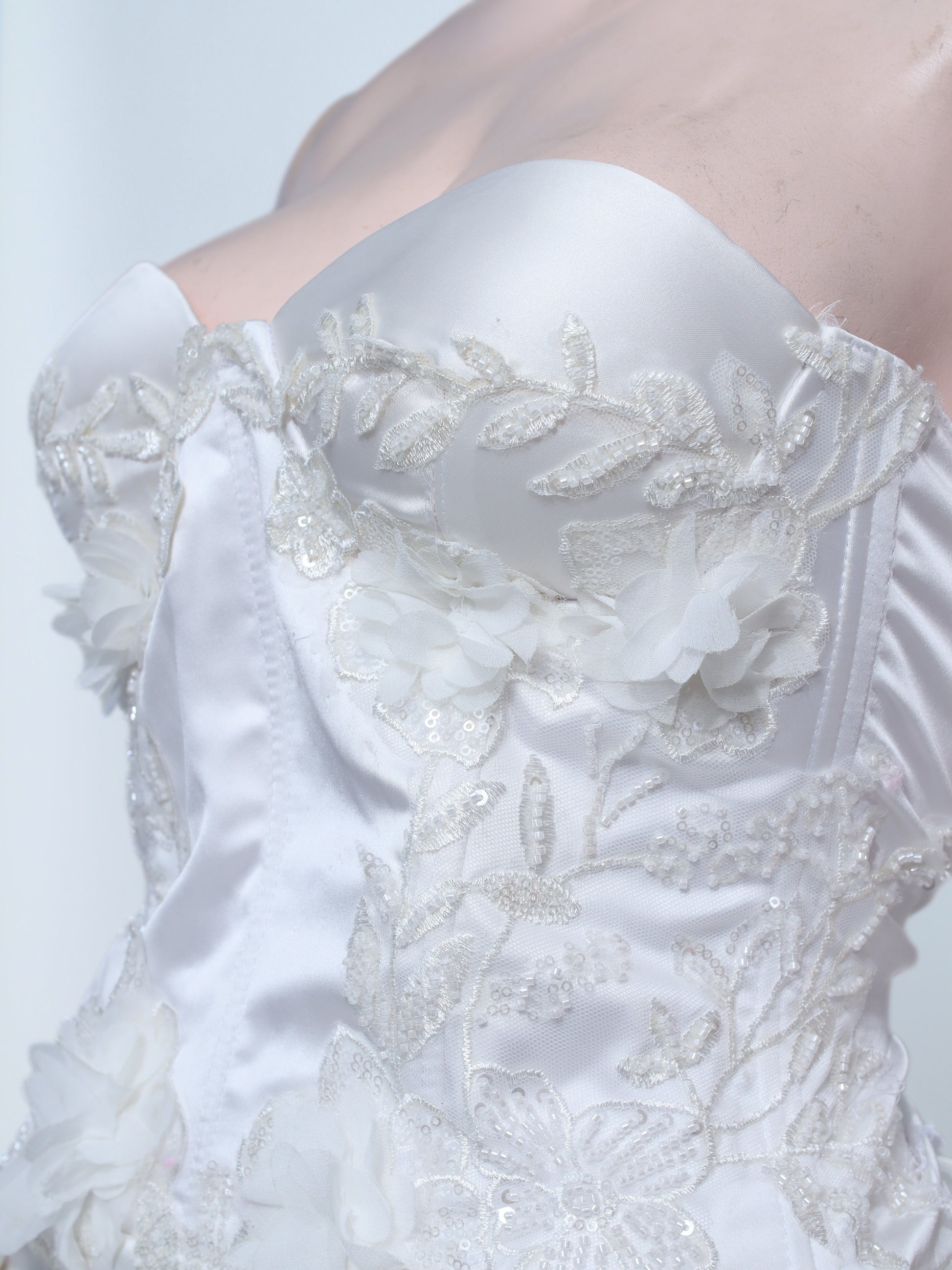Luxury White Sweetheart Corset Gown - W28