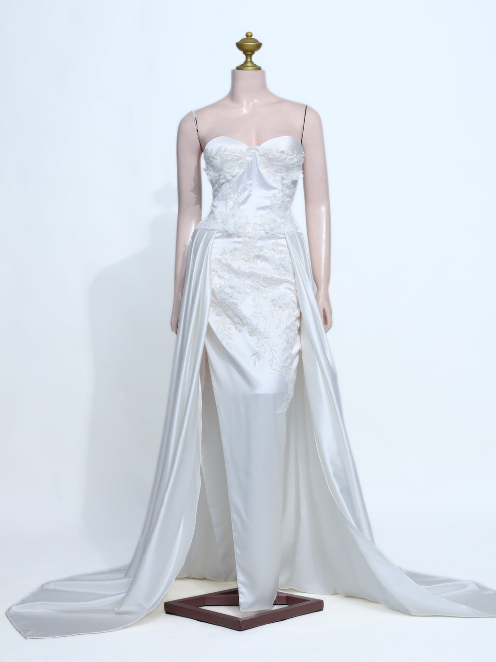 Luxury White Sweetheart Corset Gown - W28