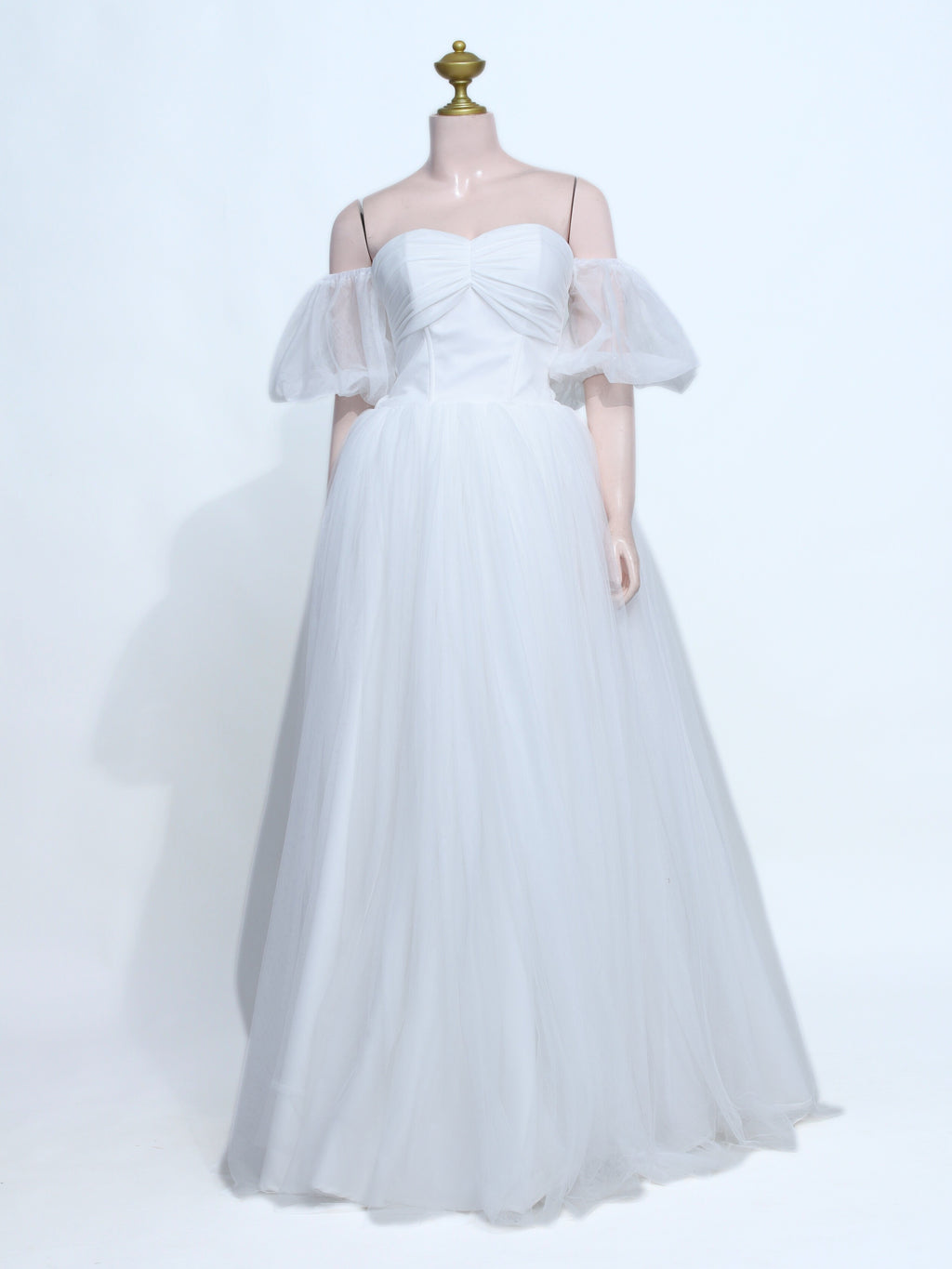 Elegant White Tulle Ball Gown with Puff Sleeves and Ruched Corset - W29