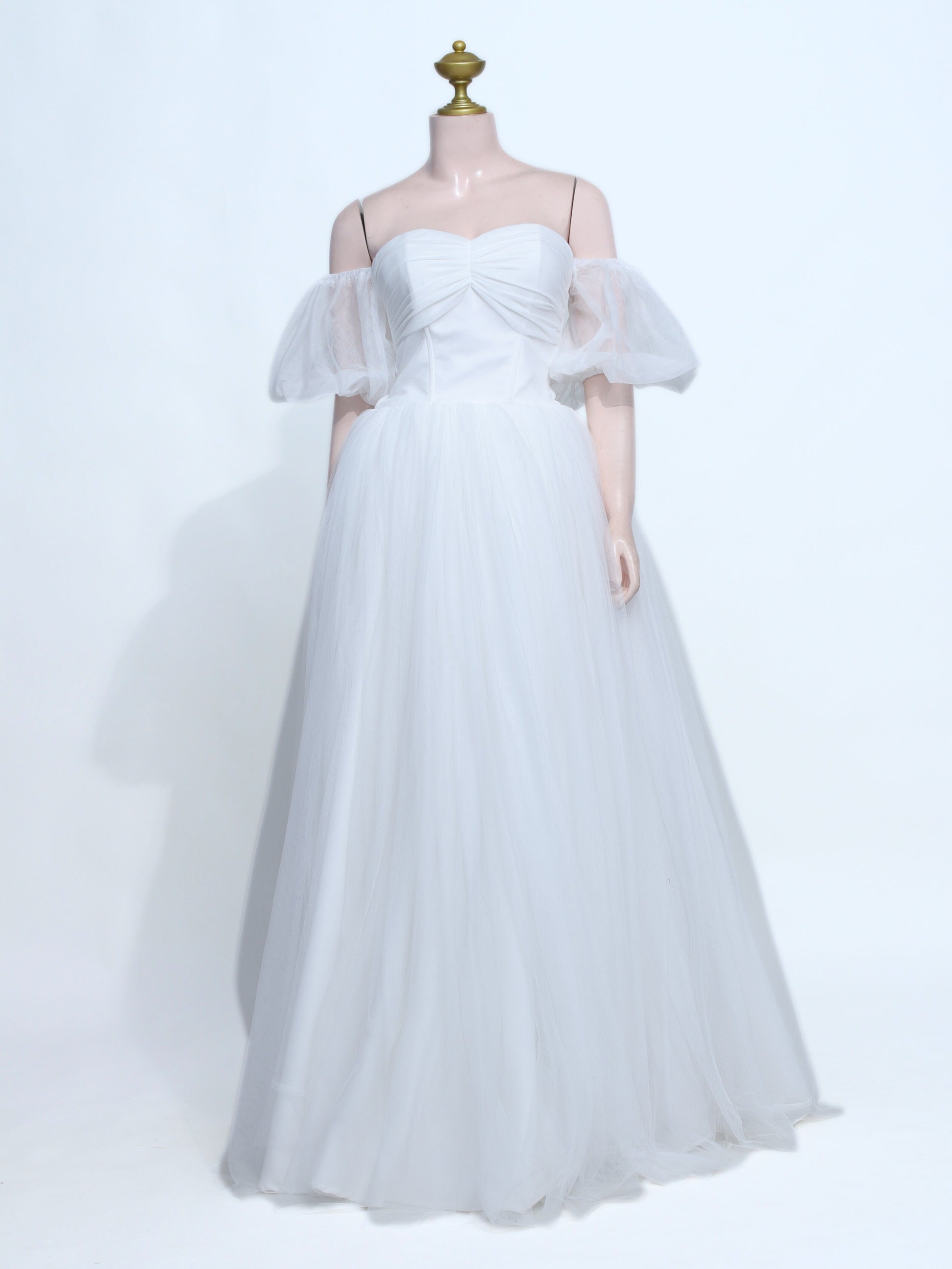 Elegant White Tulle Ball Gown with Puff Sleeves and Ruched Corset - W29