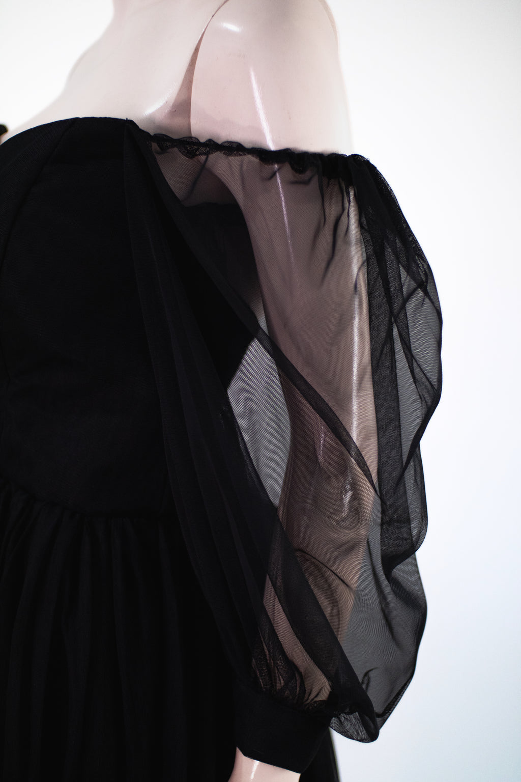 Elegant Black Evening Gown with Corset Back | Sheer Balloon Sleeve Formal Maxi Dress - B01